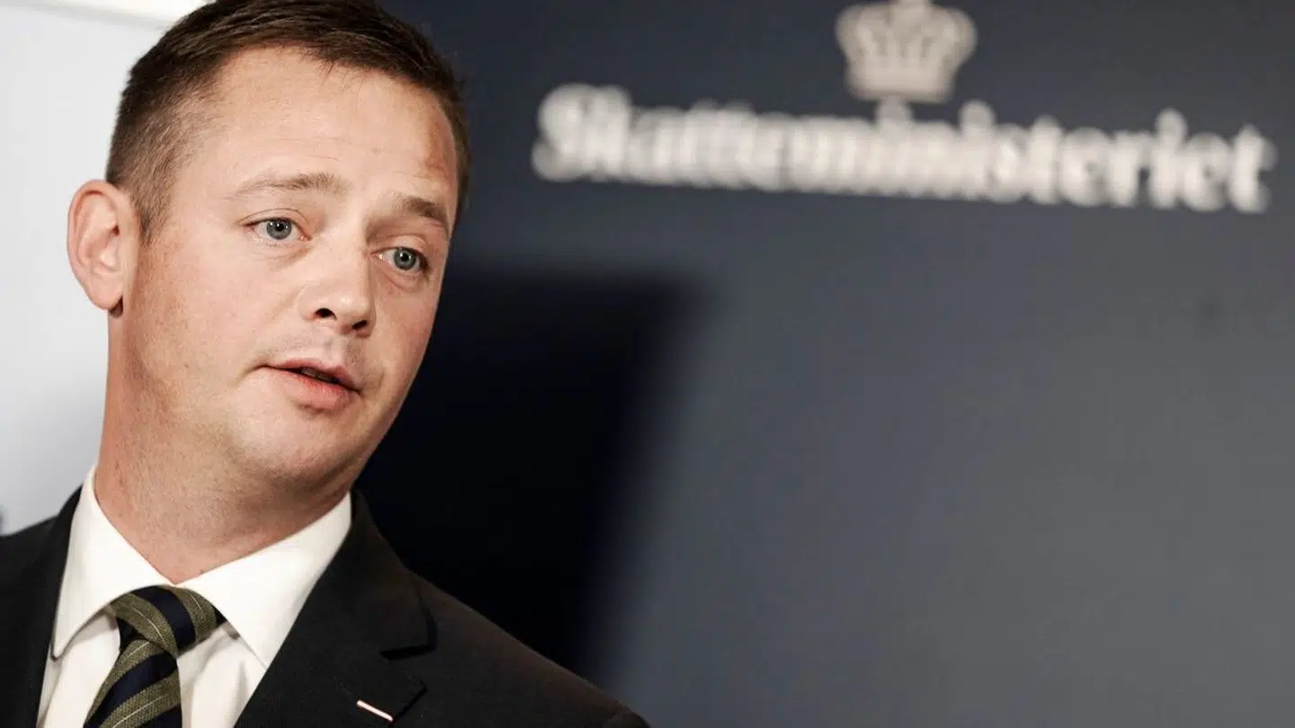 Transportminister Thomas Danielsen (V), forstår ikke, hvorfor PostNord ikke kan lade danskerne bruge de frimærker, de har liggende, efter 1. januar.