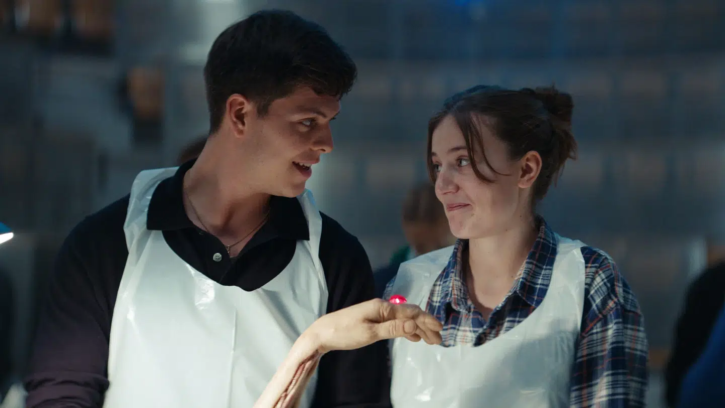 Alex Høgh Andersen flirter med Fanny Bornedal i 'Nattevagten 2'.