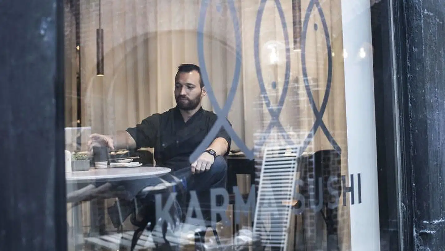 Restaurantkæden Karma Sushi har fået sure smileyer flere gange i år. I Århus har man senest modtaget en bøde på 50.000 kr.