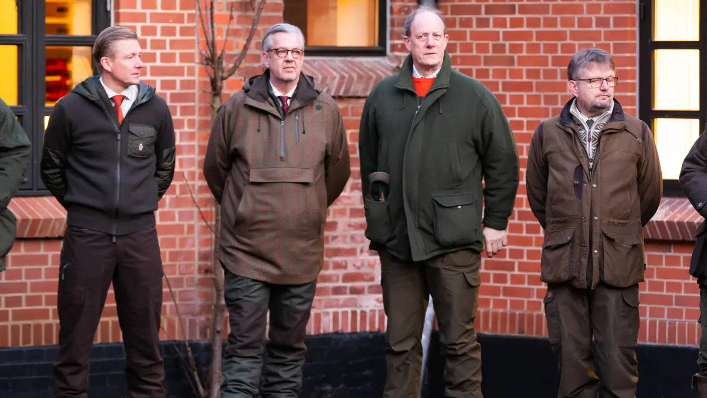 Peter A. Busck (tv.) ses her ved siden af Karsten Filsø (formand for Teknik og Miljø i Holsterbro Kommune) ved jagten i Gludsted Plantage i 2019.
