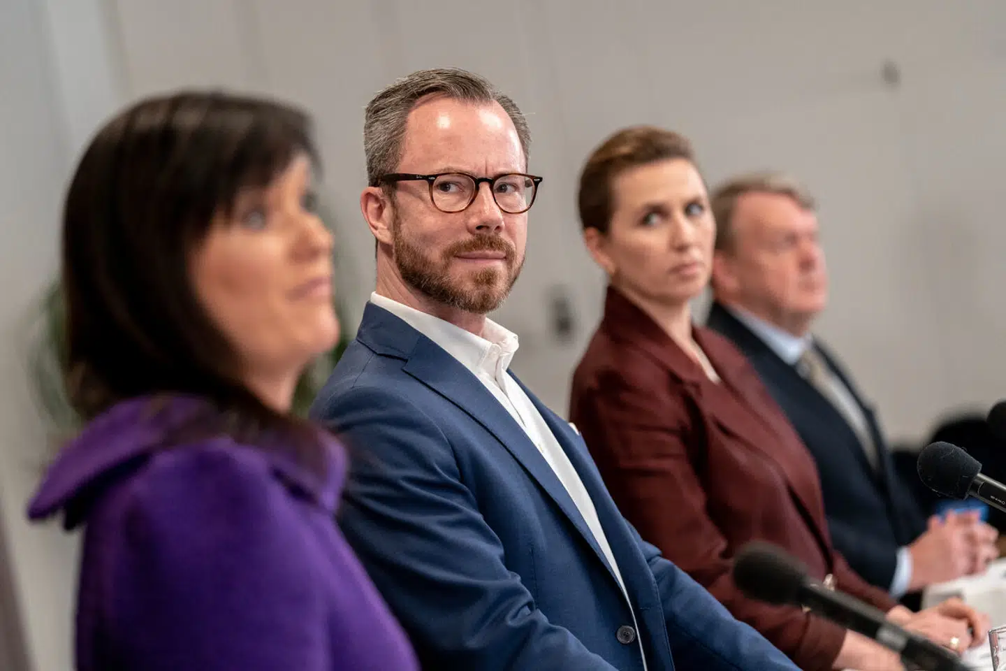 »Uden fordrejning kan det derfor udlægges sådan, at Socialdemokratiet nu imod alle løfter forringer forholdene for reelt nedslidte danskere, mens de borgerlige gør det samme,« skriver Tom Jensen.