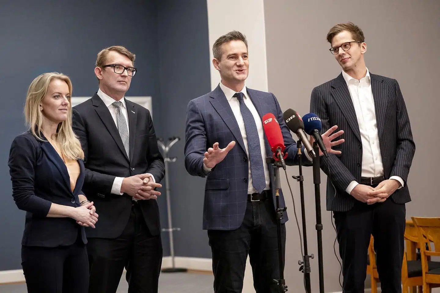 Nu søger de borgerlige at camouflere dumheden ved spilfægteri med useriøse 'nye tilbud',« skriver Mogens Lykketoft.