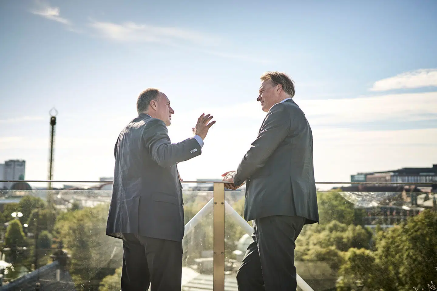 De administrerende direktører fra henholdsvis Dansk Industri og Kraka, Lars Sandahl Sørensen og Peter Mogensen, er enige om, at der skal sættes flere vindmøller op nu, hvis Danmark skal nå sine mål.