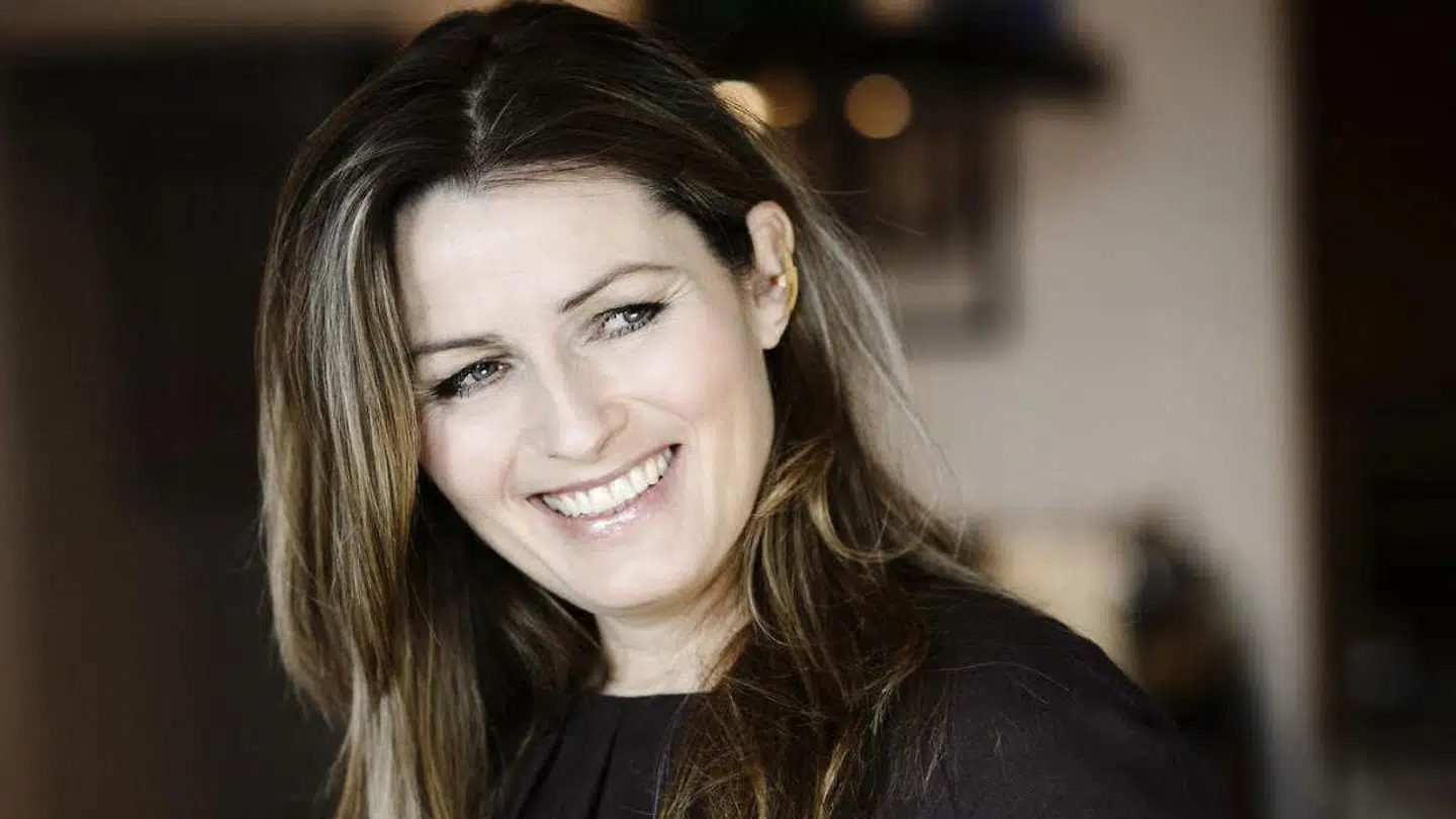 »Krænkelseskulturen tager humoren som gidsel og drømmer om en verden mere røvsyg end et radikalt landsmøde - en verden uden kanter, frivolitet, fest, farver, og hvor Morten Østergaard bestyrer Den Korte Weekendavis«, skriver Anne Sophia Hermansen.