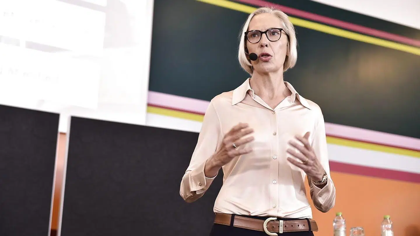 DRs generaldirektør, Maria Rørbye Rønn, fremlagde tirsdag den ventede spare- og udviklingsplan for Danmarks Radio i DR Byen. Først for DRs medarbejdere i København, derefter for pressen.