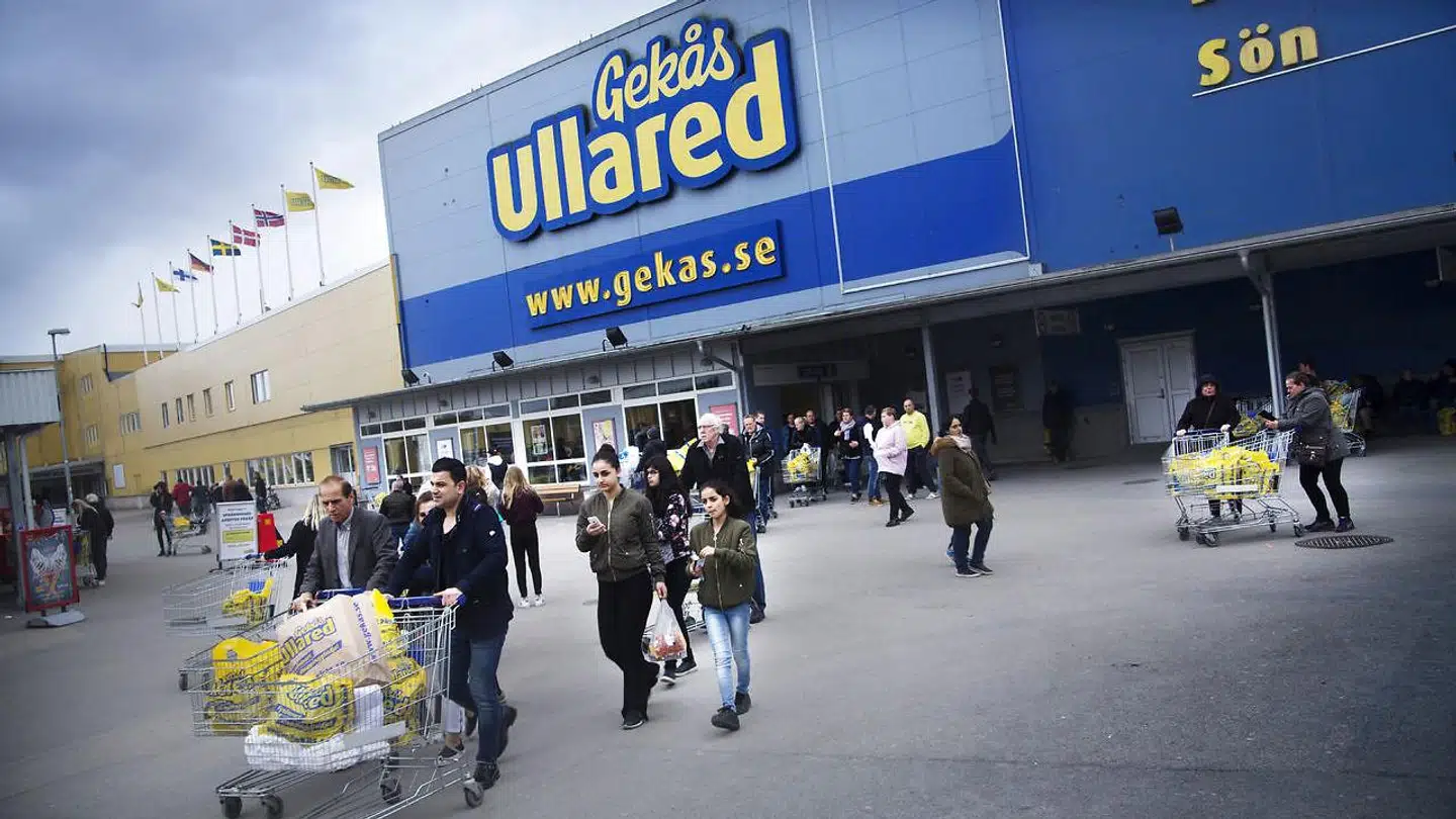 Svenskerne har travlt med indkøb, men de køber ikke helt så meget dansk i øjeblikket. Den danske eksport til Sverige har det svært på grund af den svækkede svenske krone.