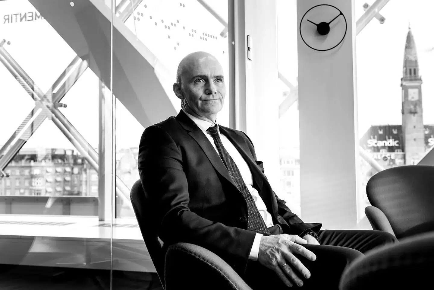 Kim Graugaard, fungerende adm. direktør i DI, frygter, at Socialdemokraterne er ved at indføre en ny og kostbar efterløn, altimens erhvervslivet tørster efter mere arbejdskraft.