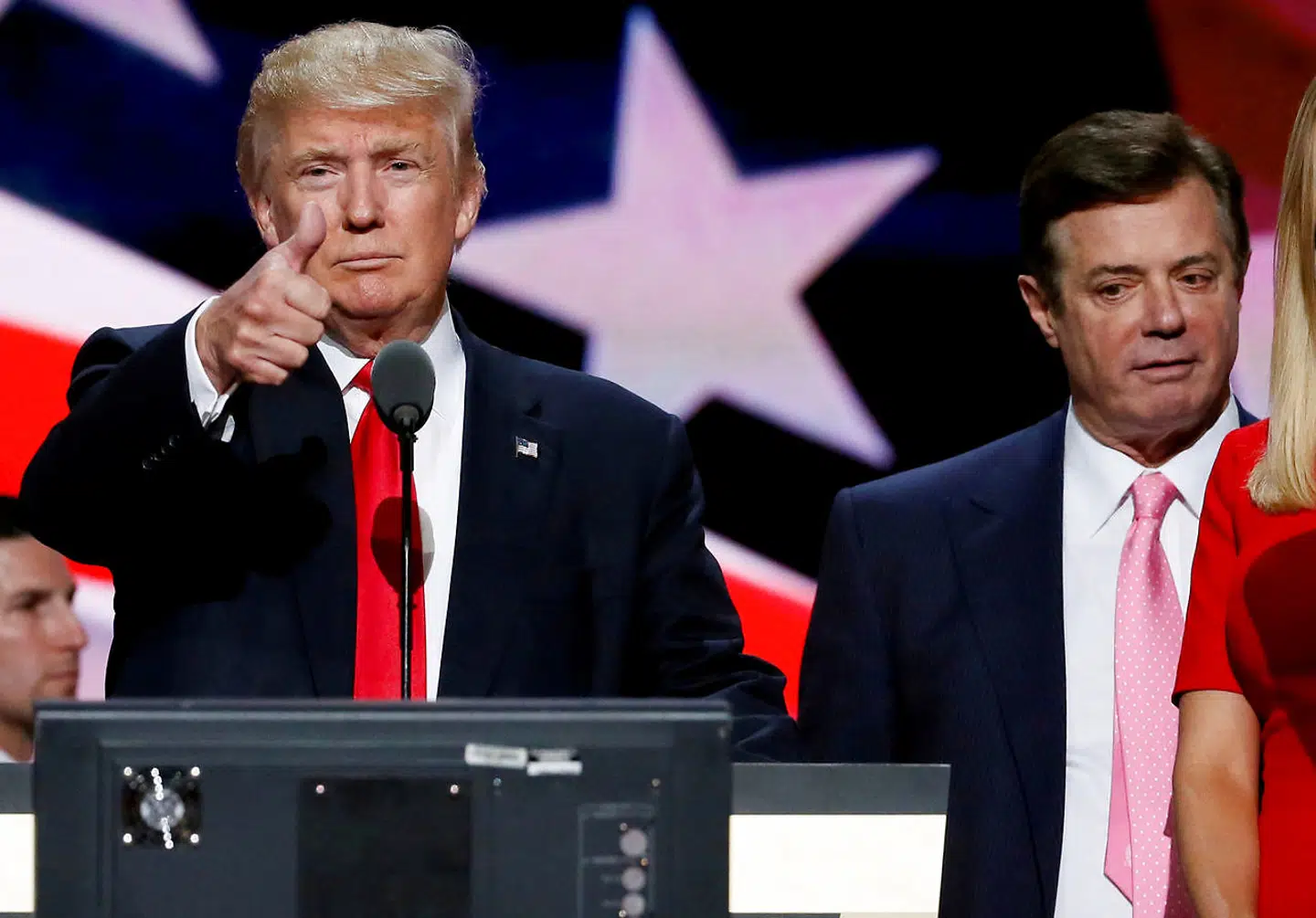 Mens alt var godt: Paul Manafort på scenen med Donald Trump under Republikanernes konvent 21. juli 2016, hvor Trump blev udnævnt som sit partis præsidentkandidat.