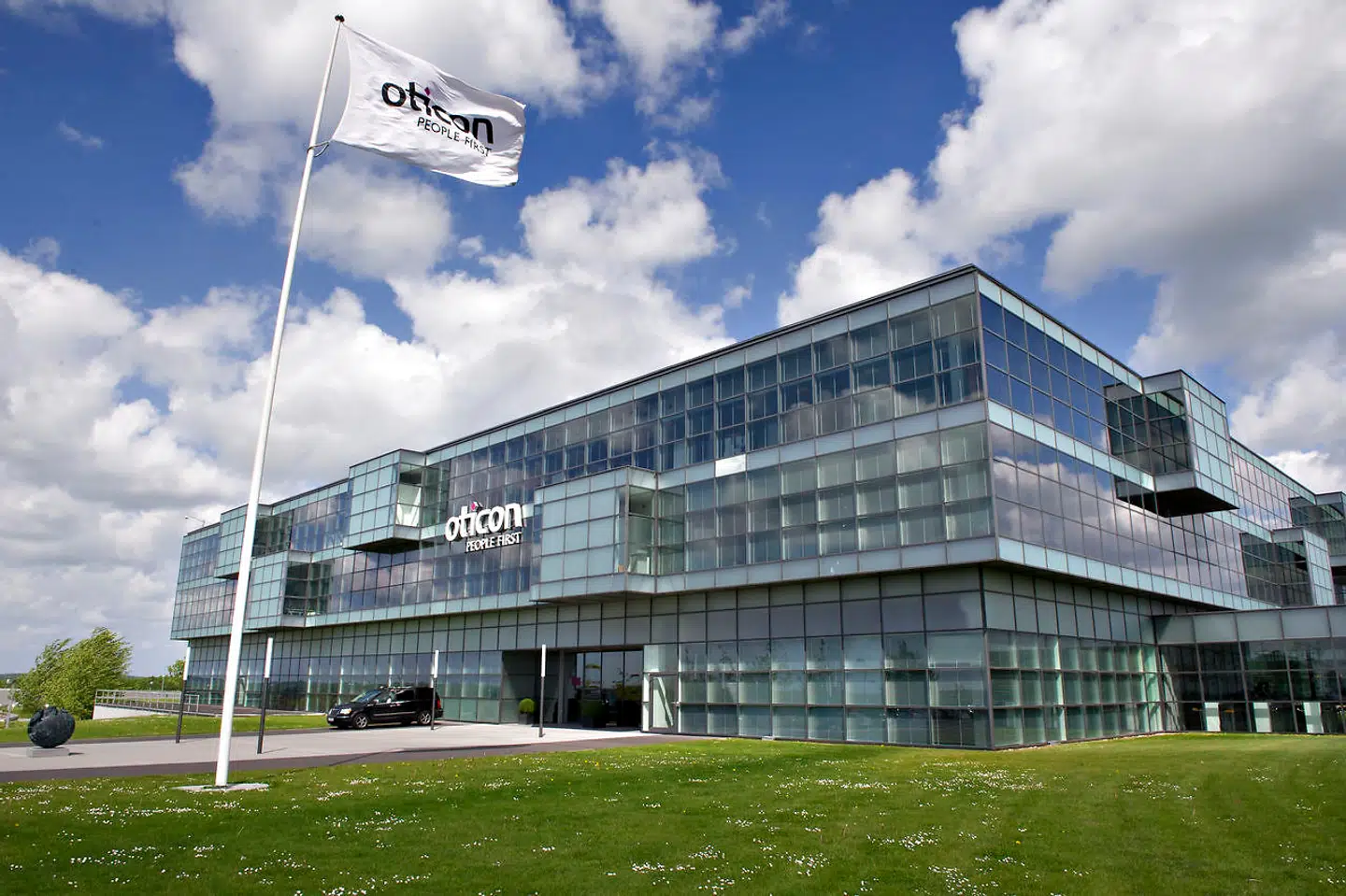 Demant blev i september ramt af et særdeles ondartet hackerangreb. Nu nedjusterer selskabet. Arkivfoto: Jens Nørgaard Larsen/Ritzau Scanpix