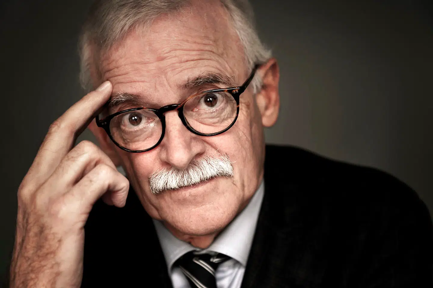 »DR skulle hellere finde nogle engagerede sjæle, som virkelig har et forhold til litteratur og ved noget om den og kan formidle den på en måde, der er vedkommende og spændende,« siger Johannes Riis, der er tidligere litterær direktør for Gyldendal.