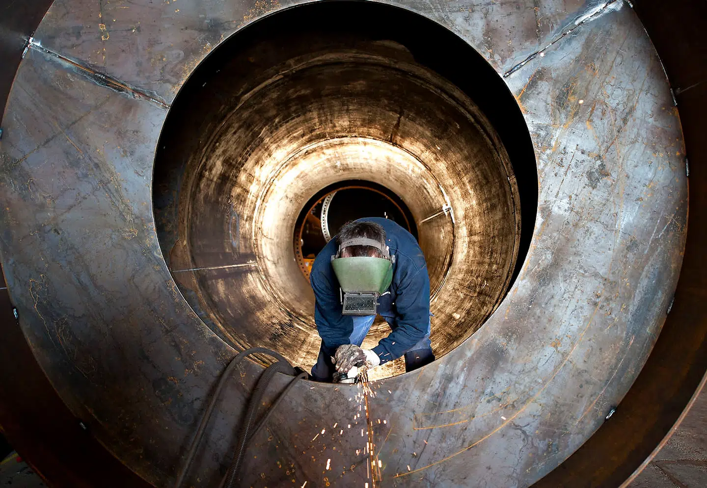 I dag har mandlige svejsere og andre ansatte inden for industriområdet ret til fem ugers betalt barselsorlov. Med den nye aftale bliver det øget til otte uger.