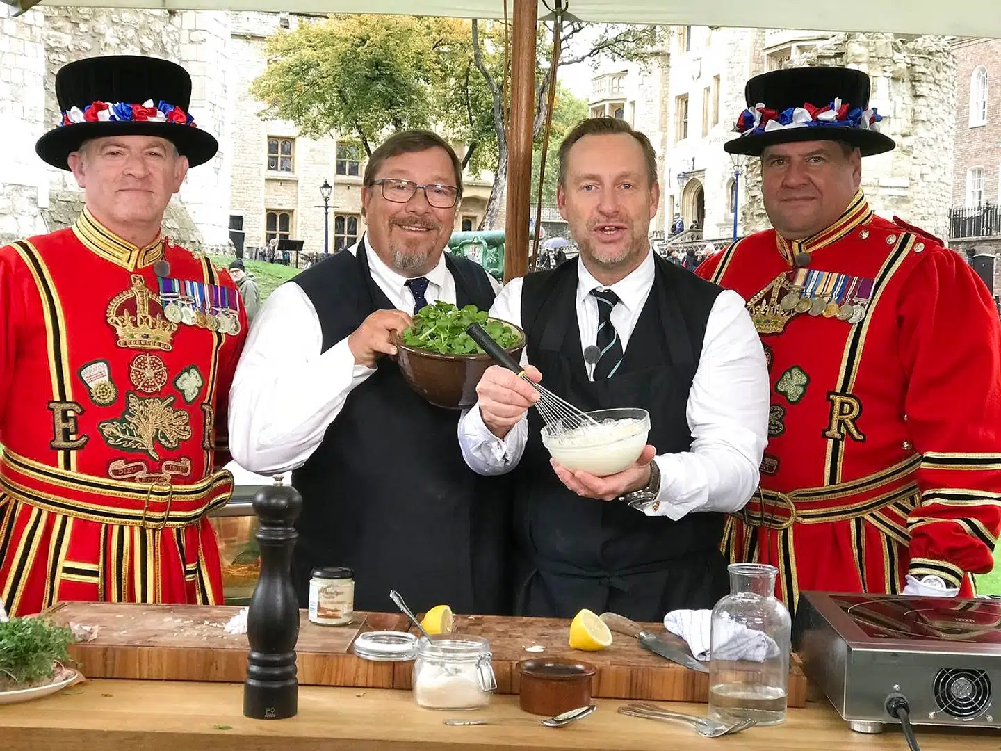 Nej, intet varer evigt, siger man. Det skulle da lige være på dansk fjernsyn. Men er det ikke på tide, vi får lidt andre retter på menuen? Nye boller på suppen, tak. Hvem sagde brødrene Re-Price? Tak for dejlig mad. Men nu kan jeg mærke, jeg er ved at være mæt.