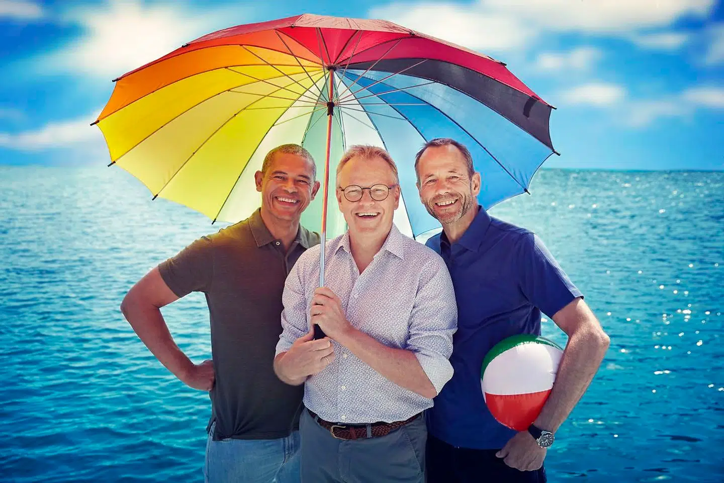 Helt hen i vejret: Værterne på »Vores Vejr« hen over sommeren er fra venstre Christian Cherry, Søren Jacobsen og Mikael Jarnvig, der hopper fra ø til ø for at fortælle danskerne om vejr og vind.