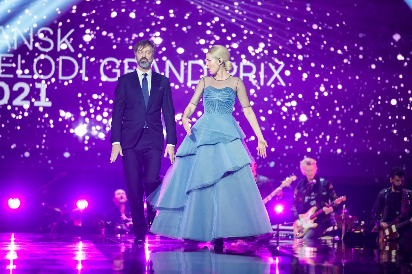 Værterne Tina Müller og Martin Brygmann på scenen under generalprøven til Dansk Melodi Grand Prix 2021 i DR Byens Studie 5 i København.