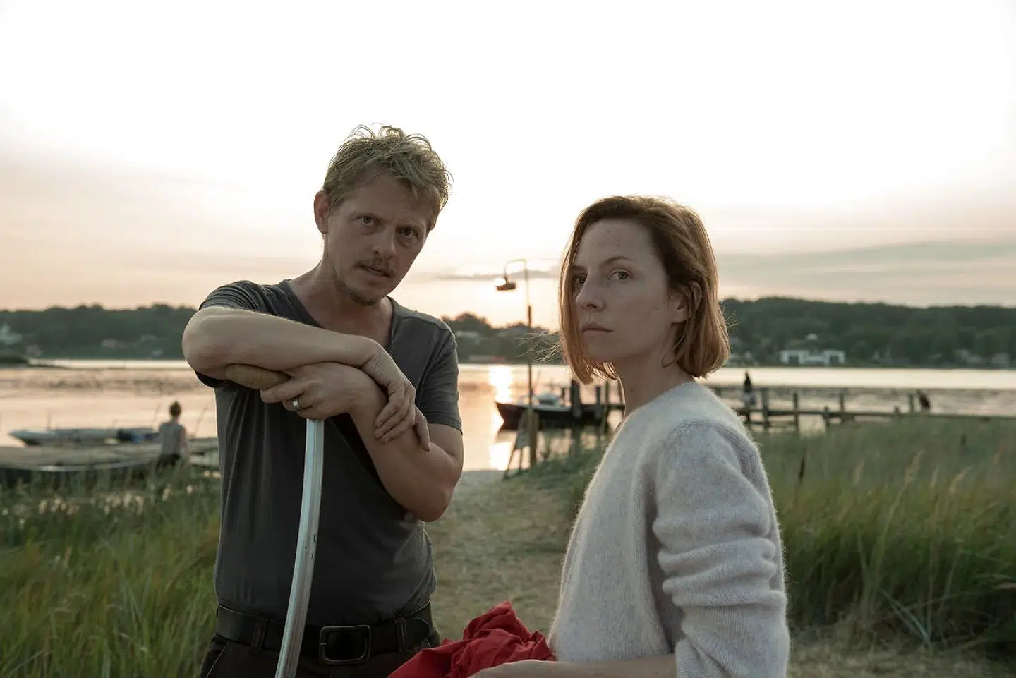 Thure Lindhardt og Katharina Schüttler spiller en del af en tilsyneladende harmonisk dansk-tysk storfamilie. ‘Tilsyneladende’ er kodeordet her. Foto: DR