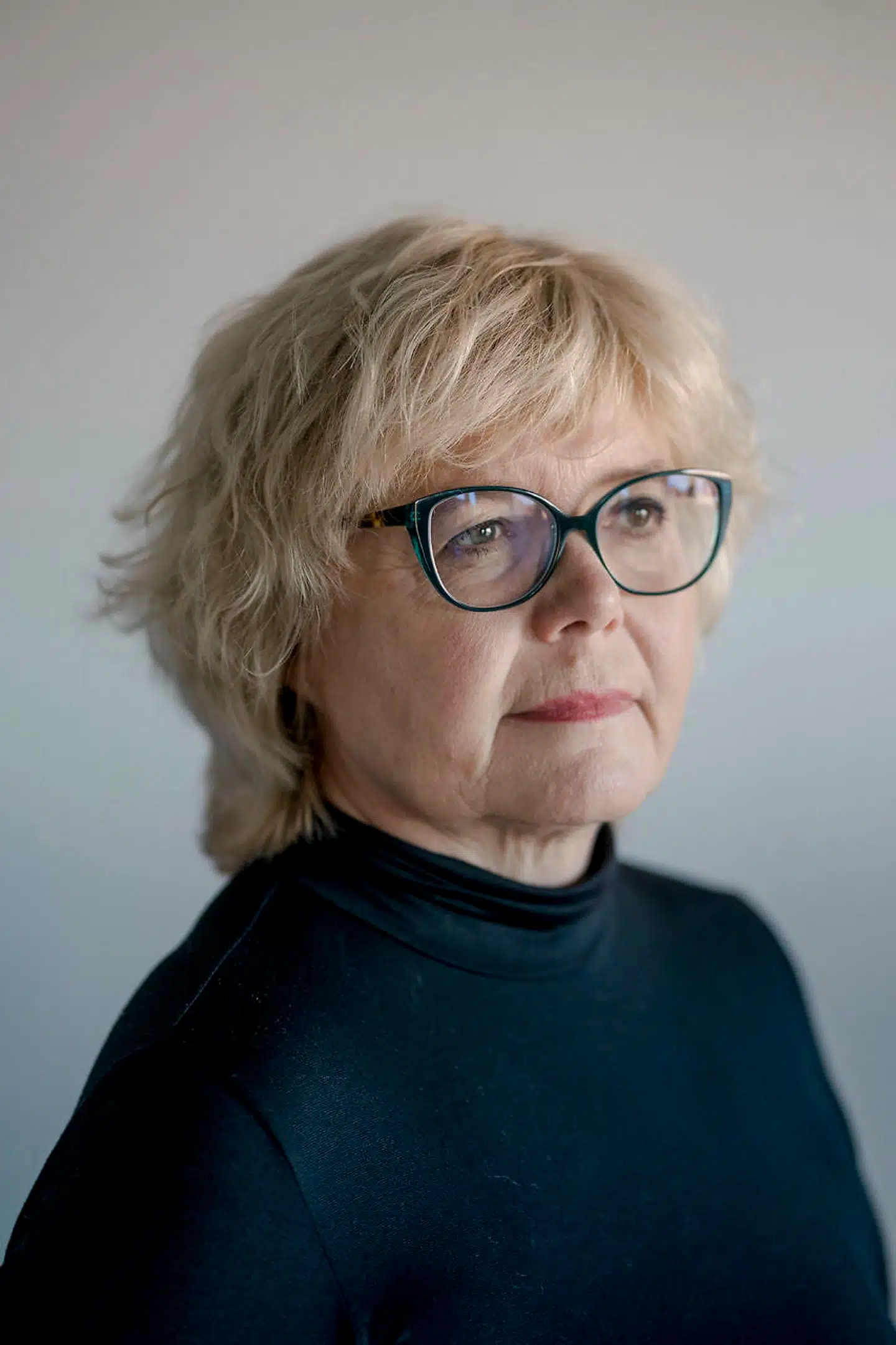 Efter kun 17 dage blev Suzanne Moll fyret som led i DRs omstruktureringer, hvor man nedlagde 40 chefstillinger tilbage i 2009. Fyringen dengang beskriver hun i dag som »en virkelig lammer«.