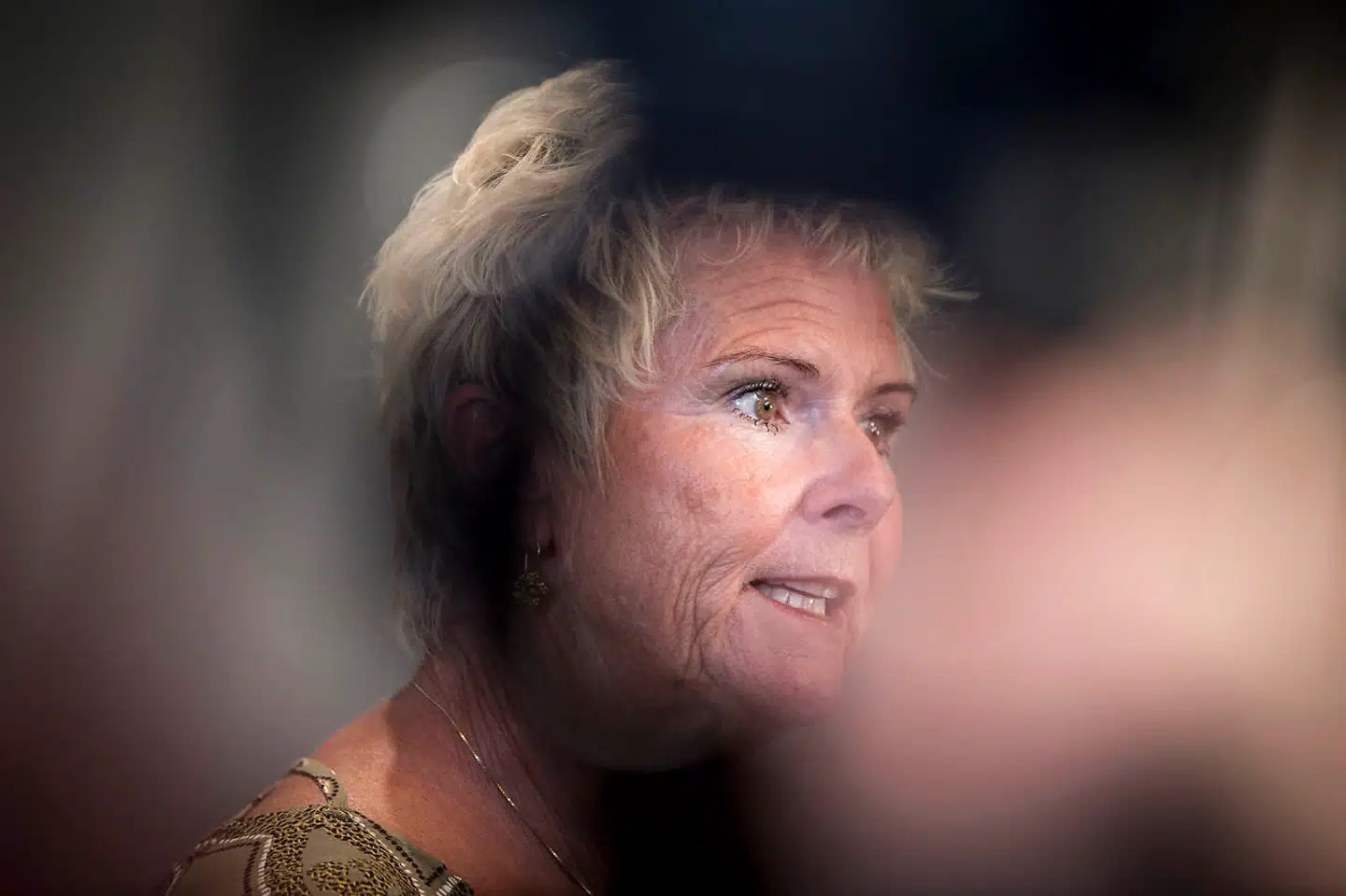 Formanden for fra Fagbevægelsens Hovedorganisation, Lizette Risgaard, er stærkt bekymret. Hun mener, at der gennem mange år rent politisk har været alt for meget fokus på de lange videregående uddannelser og alt for lidt på de praktiske erhvervsuddannelser. Det skal den kommende regering ændre på som noget af det første, mener Lizette Risgaard.