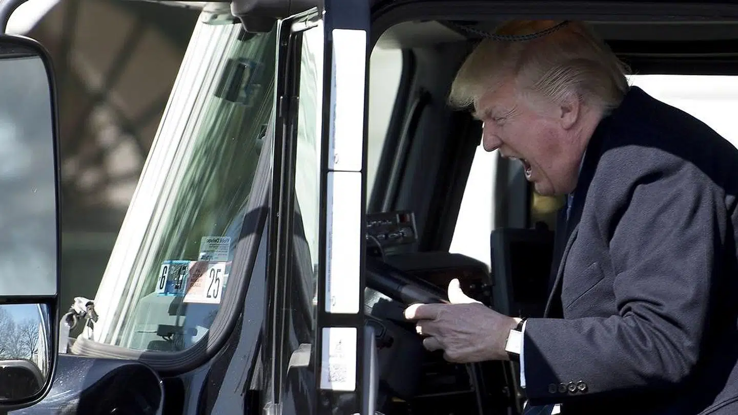 Fuld fart frem! Præsident Donald Trump har nu trådt speederen i bund i handelskrigen mod Kina. Den seneste optrapning lægger øget pres på Kina, men også på den amerikanske centralbank for at levere de ønskede rentenedsættelser.