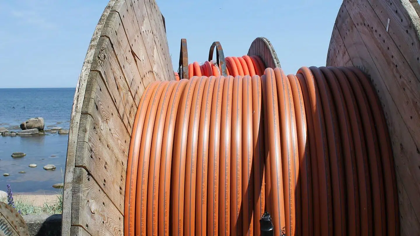 Landet over udbygges de lynhurtige fibernet, som både kan leveres internetforbindelser, TV-signaler og telefoni. På Bornholm er Bornfiber (billedet) i gang med at udvide og har nu indgået langtidsaftale med TDC om samarbejde. Arkivfoto: Thomas Breinstrup