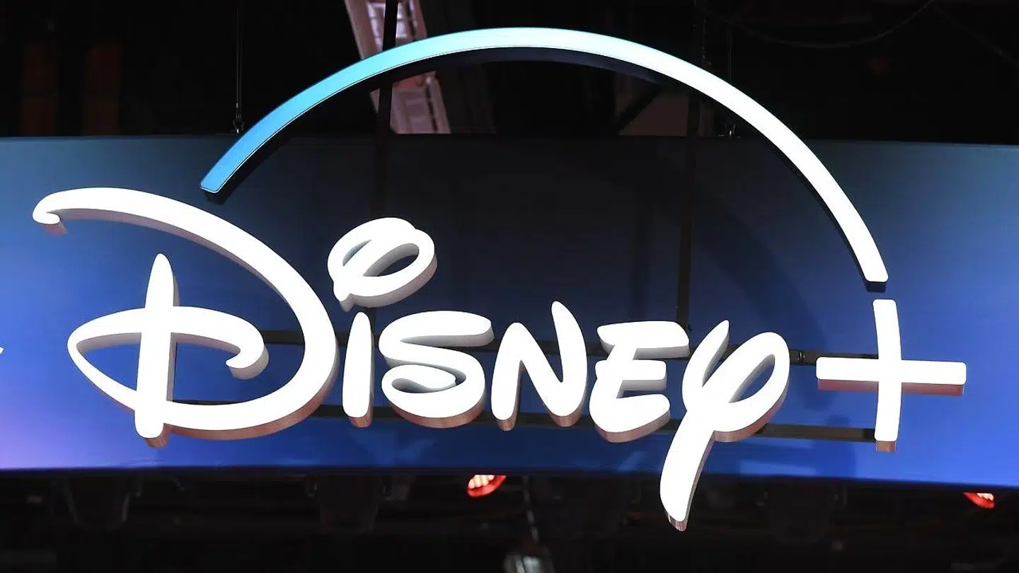 Disney+ blev lanceret i november 2019 og trak hurtigt et millionstort publikum, fordi Disney har trukket alle rettigheder til at vise koncernens film tilbage for at styrke sin streamingtjeneste.
