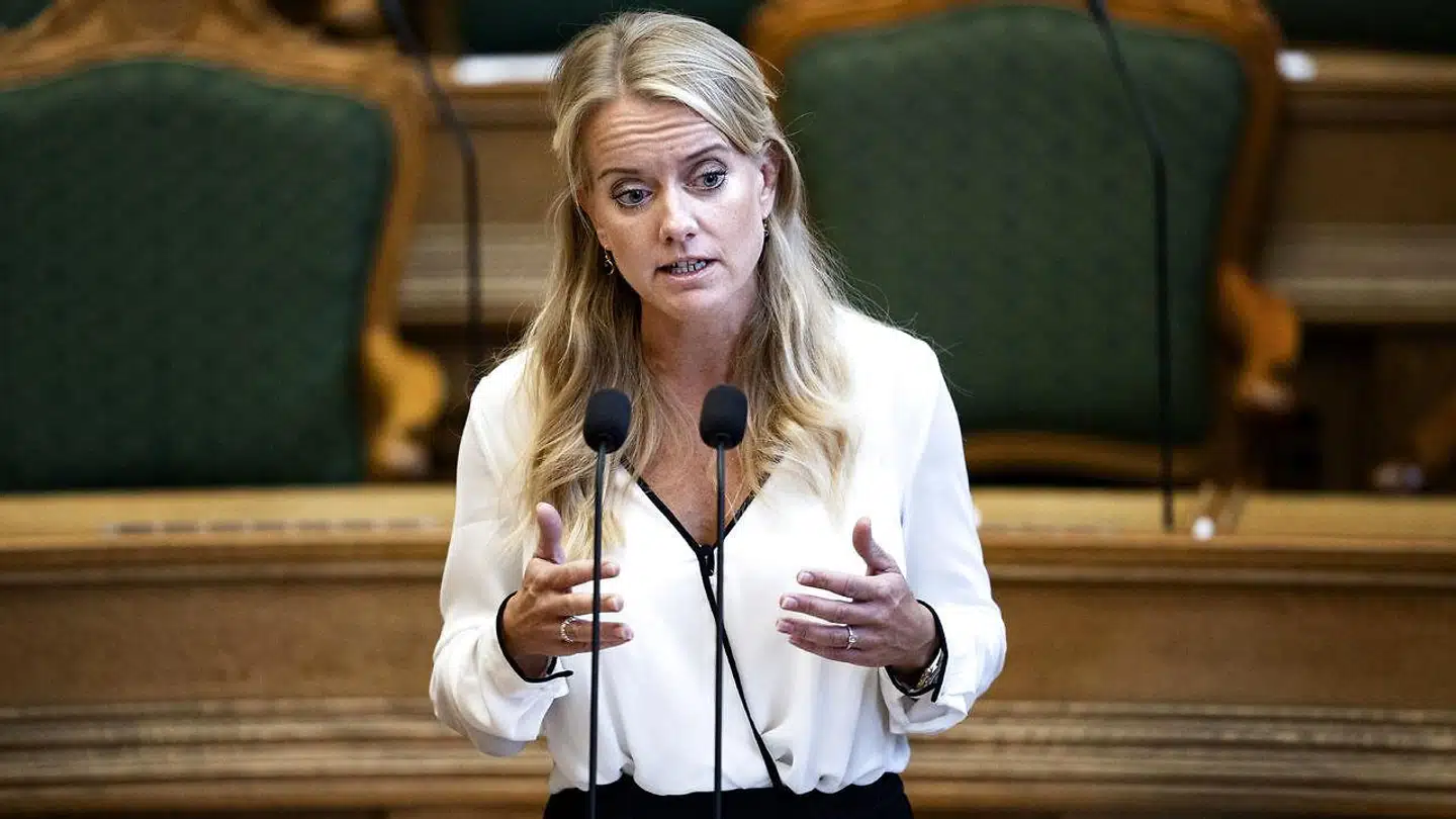 Pernille Vermund kritiserer til højre og venstre – DR for at være en kulturradikal osteklokke og Dansk Folkepartis Søren Espersen for at være ude på et skråplan i sit ønske om at få DR-vært afskediget.