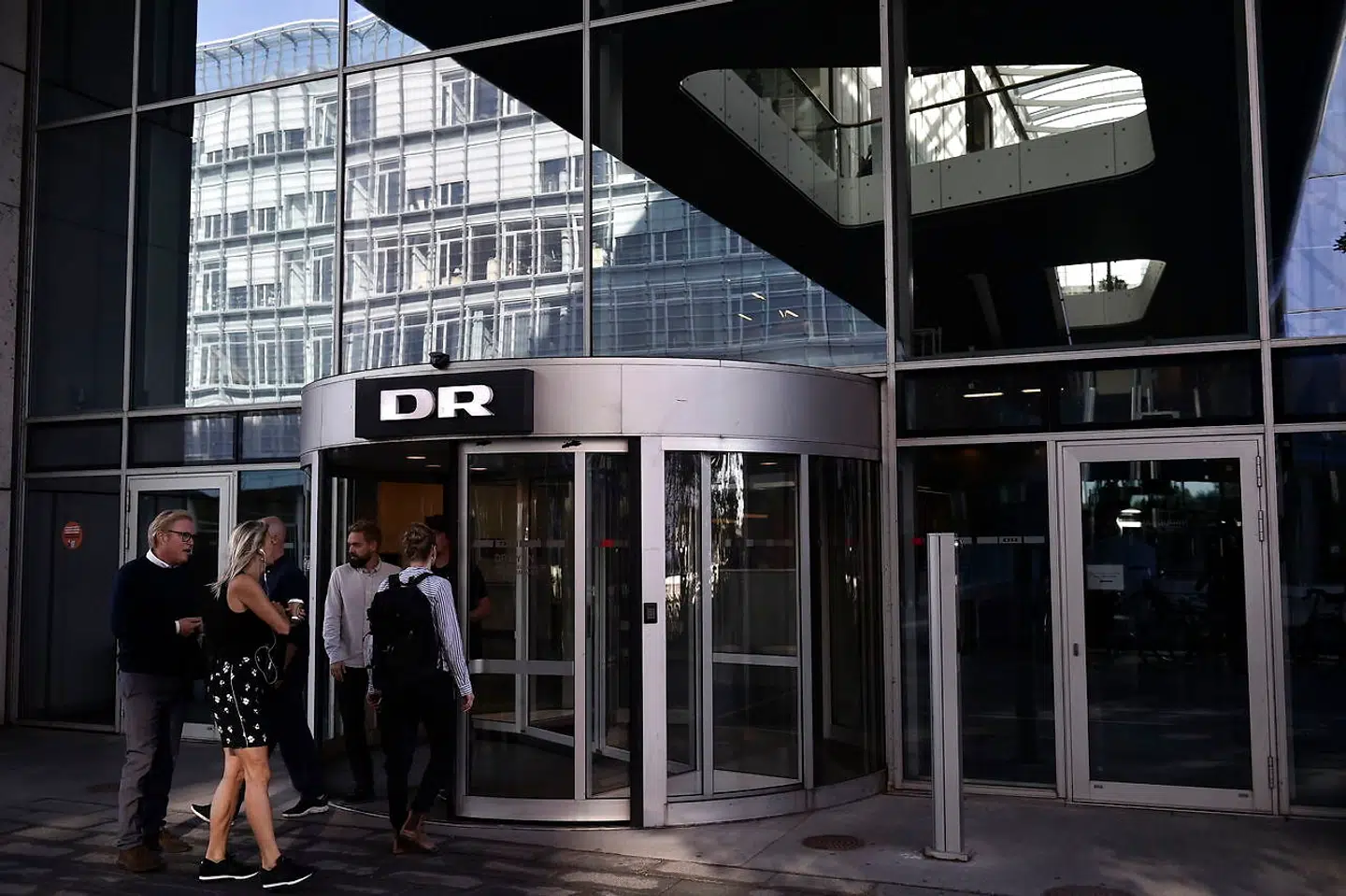 DR aflyser de mest populære nyhedsmagasiner på P1 og DR2s Deadline midlertidigt.