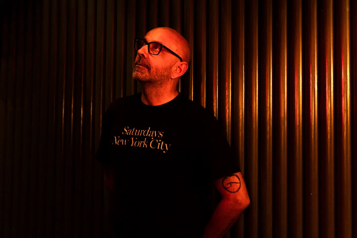 Flemming Møldrup plejer for det meste at kende typen. Men der er nuancer af danskernes samfundssind under coronakrisen, der både gør ham glad og trist. »Jeg har selv haft ørene i maskinen,« siger han.