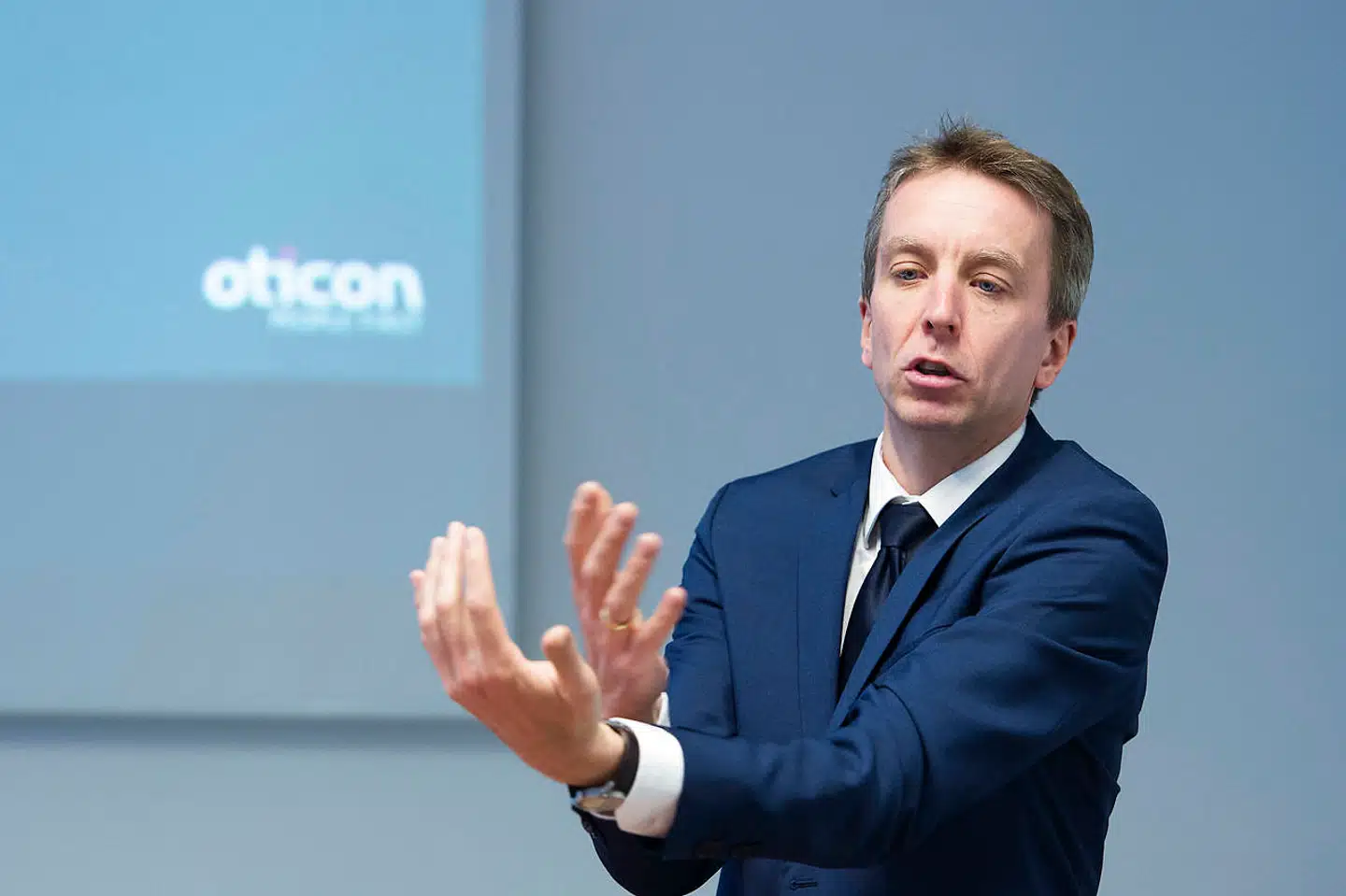 Søren Nielsen, adm. direktør for høreapparatproducenten Demant, kan konstatere, at 80 pct. af verdensmarkedet er forsvundet i løbet af få uger.