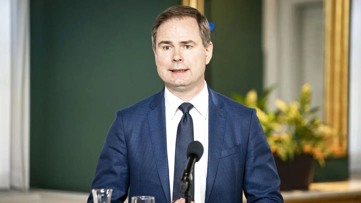Finansminister Nicolai Wammen (S) har sammen med det øvrige folketing vedtaget hjælpepakker til de danske virksomheder, som kan komme til at koste et trecifret milliardbeløb. Regeringen kan glæde sig over, at vores sunde offentlige finanser gør, at vi kan låne de mange penge til en uhyre lav rente.
