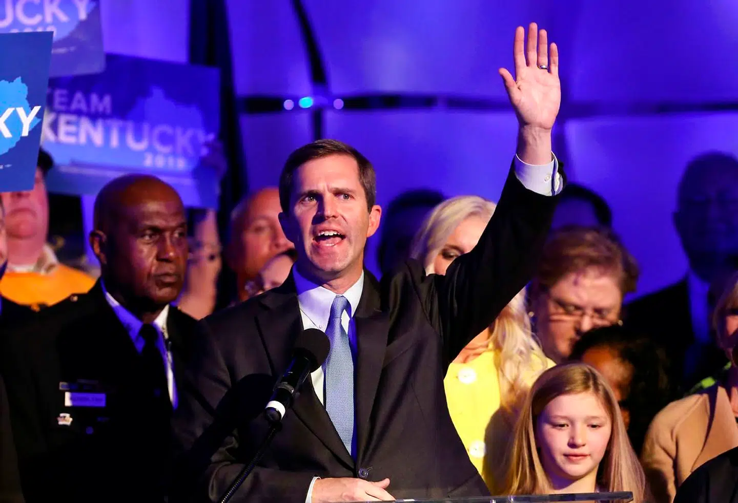 Guvernøren i den amerikanske delstat Kentucky, Andy Beshear, beder demonstranter i Breonna Taylors hjemby, Louisville, om at gå hjem. »Der vil være mange gange i løbet af de kommende dage, hvor der vil være mulighed for at blive hørt, og så mange folk lytter lige nu,« siger han i en video, som han har lagt på Twitter.