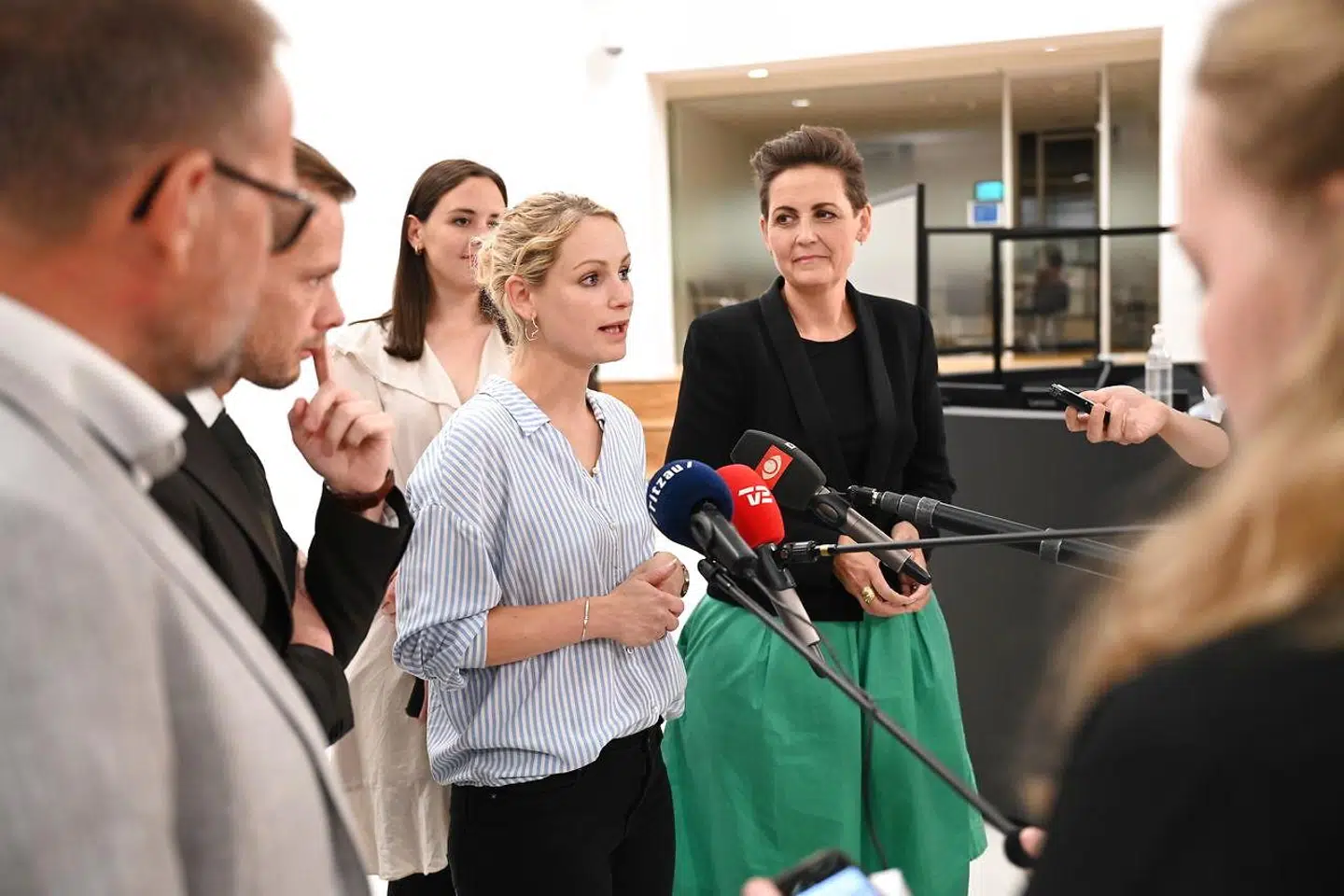 Regeringen, SF, Enhedslisten og Dansk Folkeparti præsenterede en aftale om en ret til tidlig pension i Beskæftigelsesministeriet natten til lørdag.