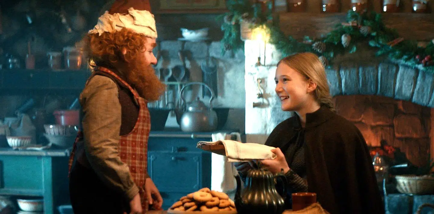 Rumle og Karen skaber et magisk julehjerte, så de for altid vil være venner. Men pludselig begynder alverdens mystiske ting at ske på herregården i DRs nye julekalender, der er indspillet på Frilandsmuseet.