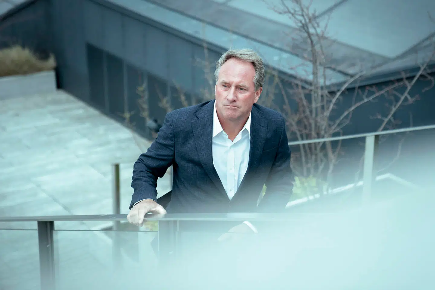 Administrerende direktør i Dansk Industri, Lars Sandahl Sørensen, er stærkt bekymret over udviklingen i antallet af offentligt ansatte. Der er ikke råd til at ansætte flere. Derfor skal kommunerne være åbne over for at brug af teknologi og digitalisering. Det sker på baggrund af en analyse, hvor landets kommunaldirektører er blevet spurgt om, hvordan driften i kommunerne kan effektiviseres.