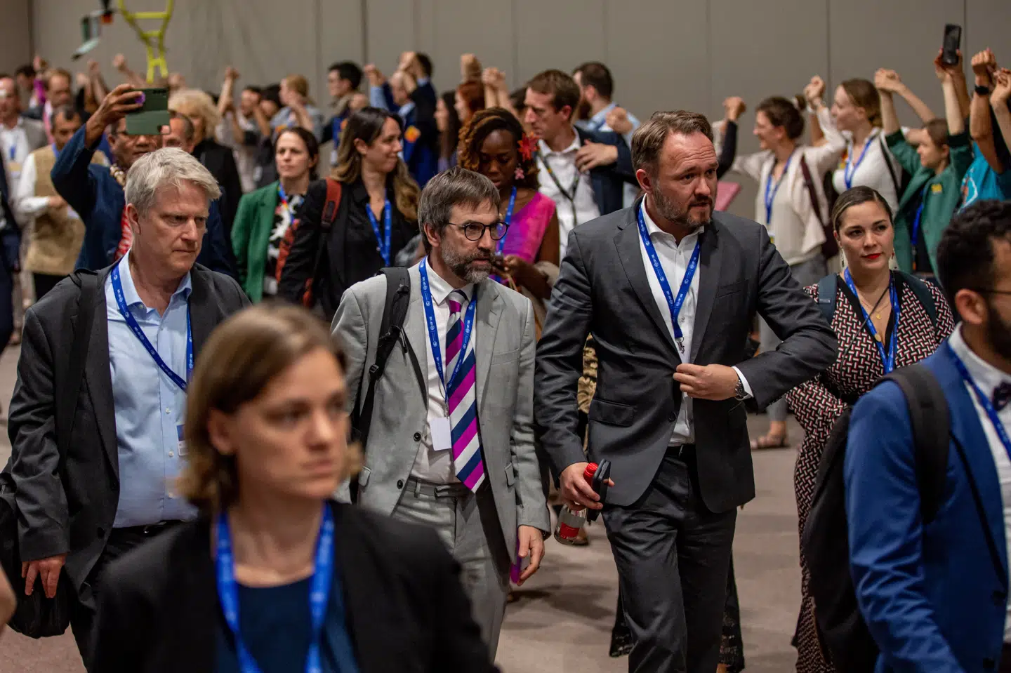 Et udkast til en endelig aftale er ved at blive forsøgt vedtaget på COP28, hvor der for første gang tales om fossile brændstoffer.
