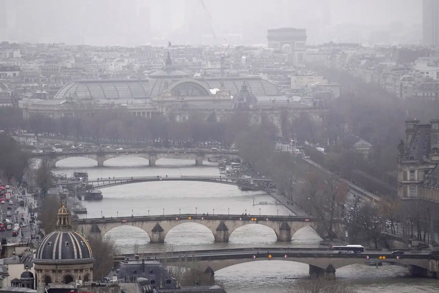 Hjemmearbejde blev udbredt under coronatiden og er velset af rigtigt mange – så meget, at de hellere vil skifte job end blive tvunget til at møde på fuld tid på kontoret her i Paris-området.