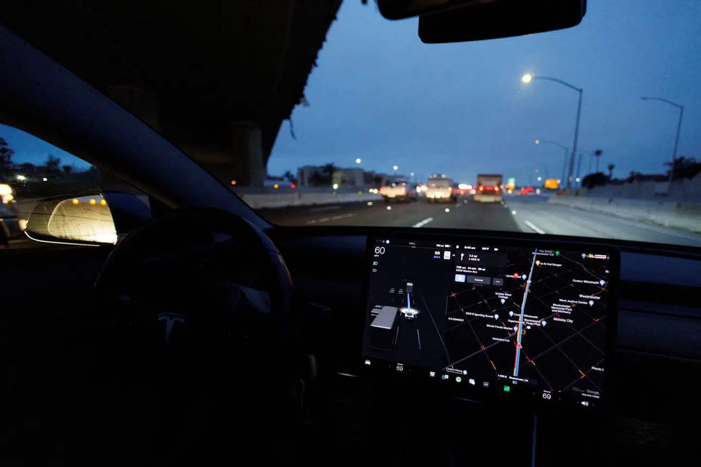 Automatpiloten i Tesla-bilerne lever ikke op til myndighedernes sikkerhedskrav og skal derfor nu opdateres.