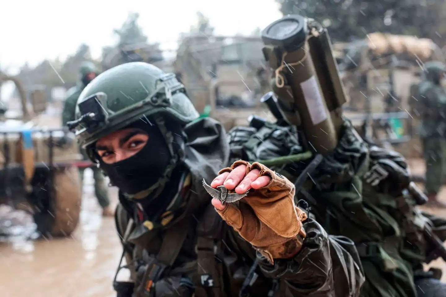 Et nyt hold israelske soldater gør sig klar til at tage ind i Gaza. Men opbakningen svinder udenfor.