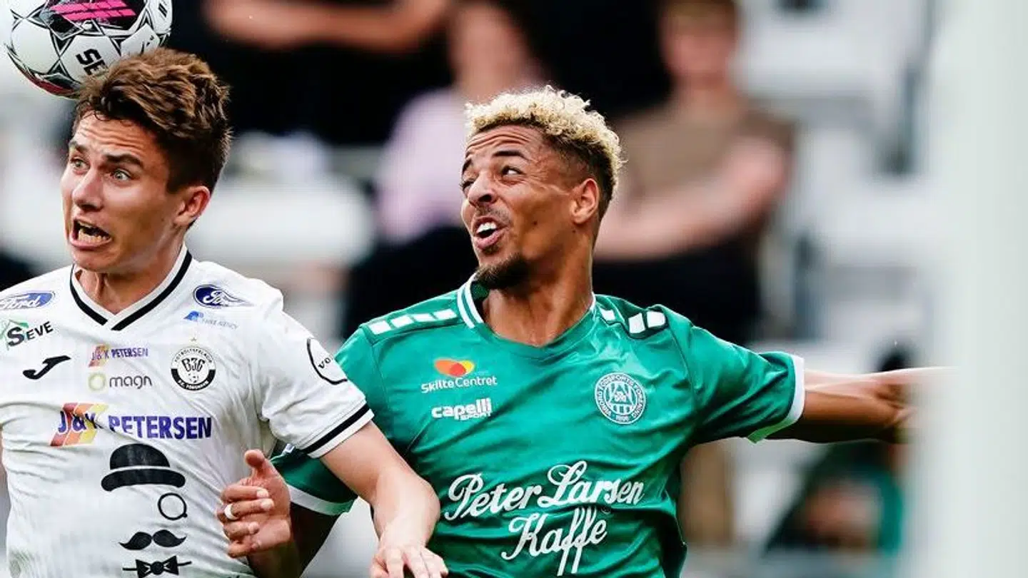 Justin Lonwijk i Viborg-trøjen til højre.