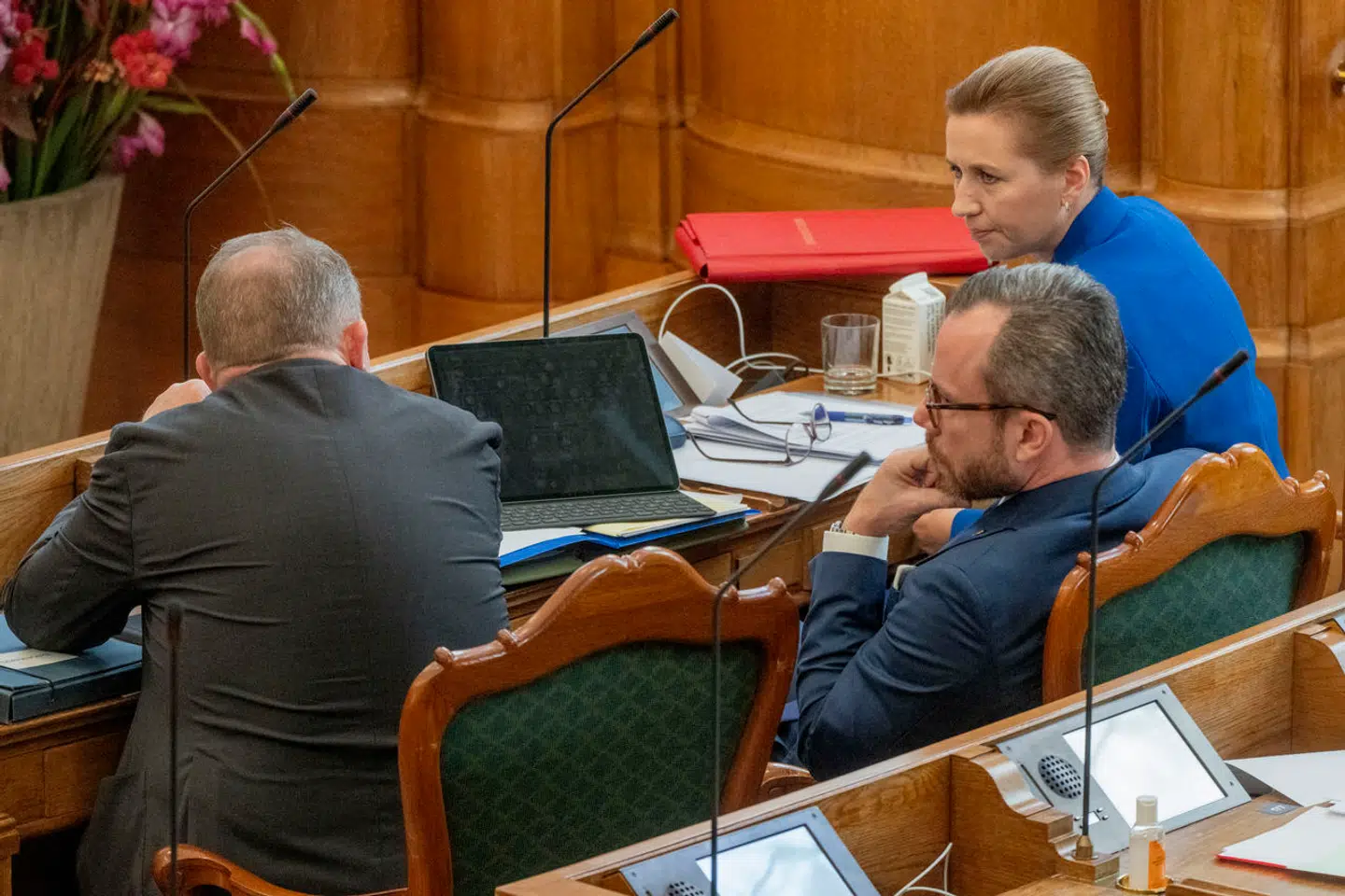 Jakob Ellemann havde knap sat sig i stolen for at indgå i et samarbejde, han før valget ville have forsvoret, før han gik ned med langvarig stress, skriver Caroline Kofahl.