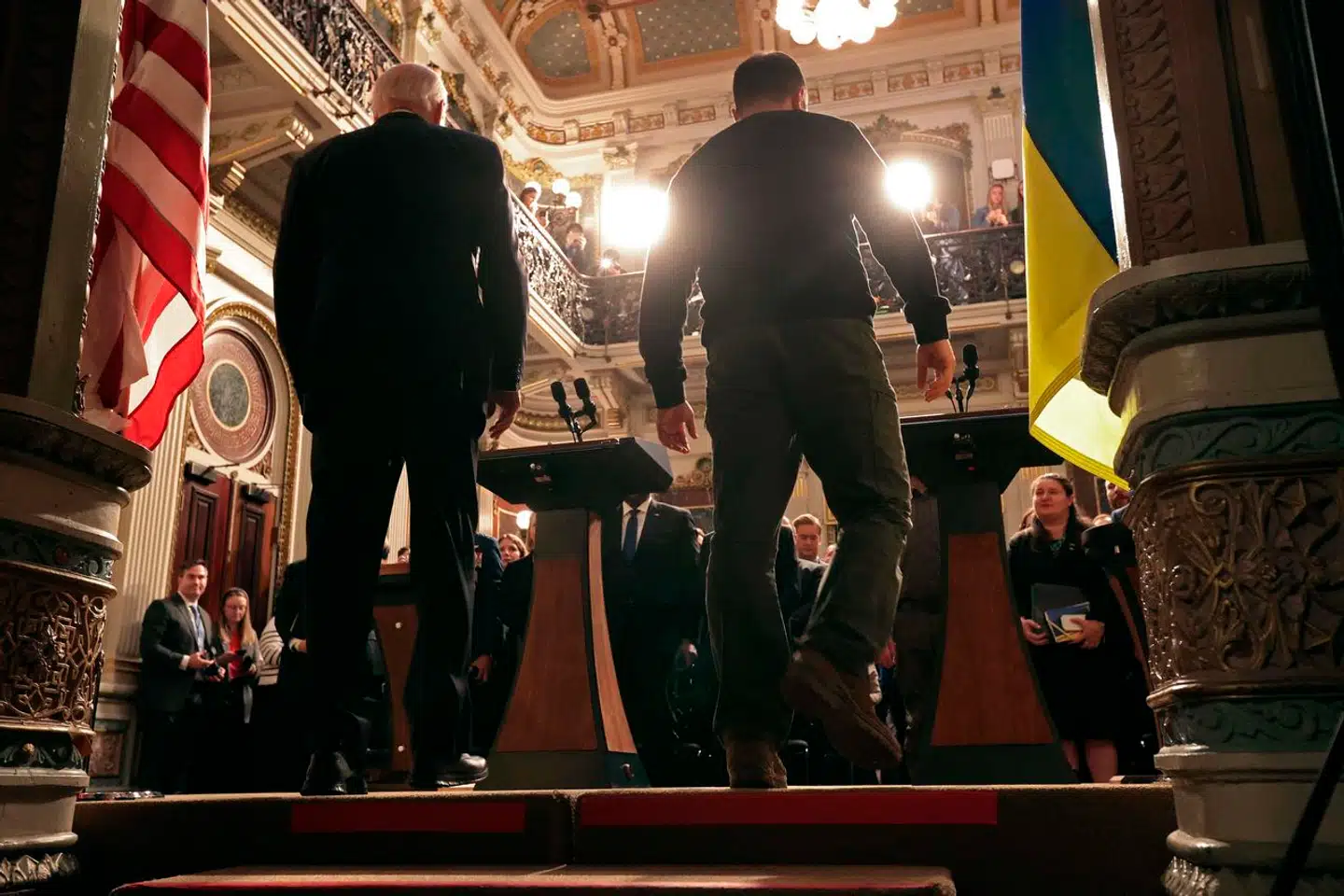 Det vigtigste møde, som Zelenskyj afholdt i Washington, D.C., var ikke mødet med Joe Biden, der bakker op om donationerne til Ukraine. Det var med den nyvalgte formand for repræsentanternes hus, republikaneren Mike Johnson.