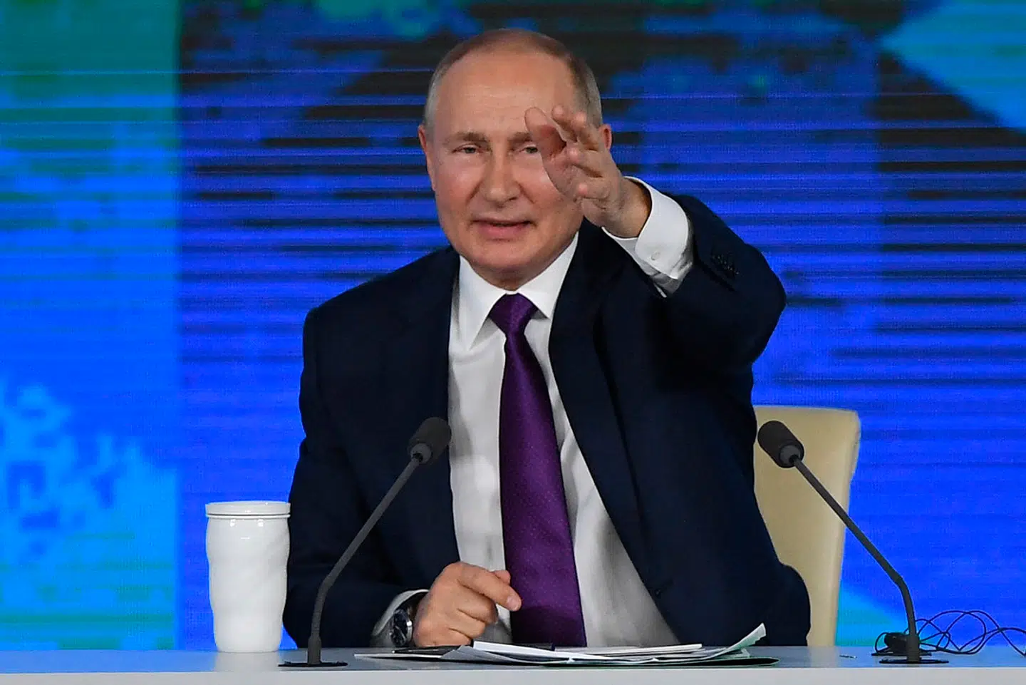 En veloplagt Vladimir Putin i aktion ved pressekonferencen i december 2021.