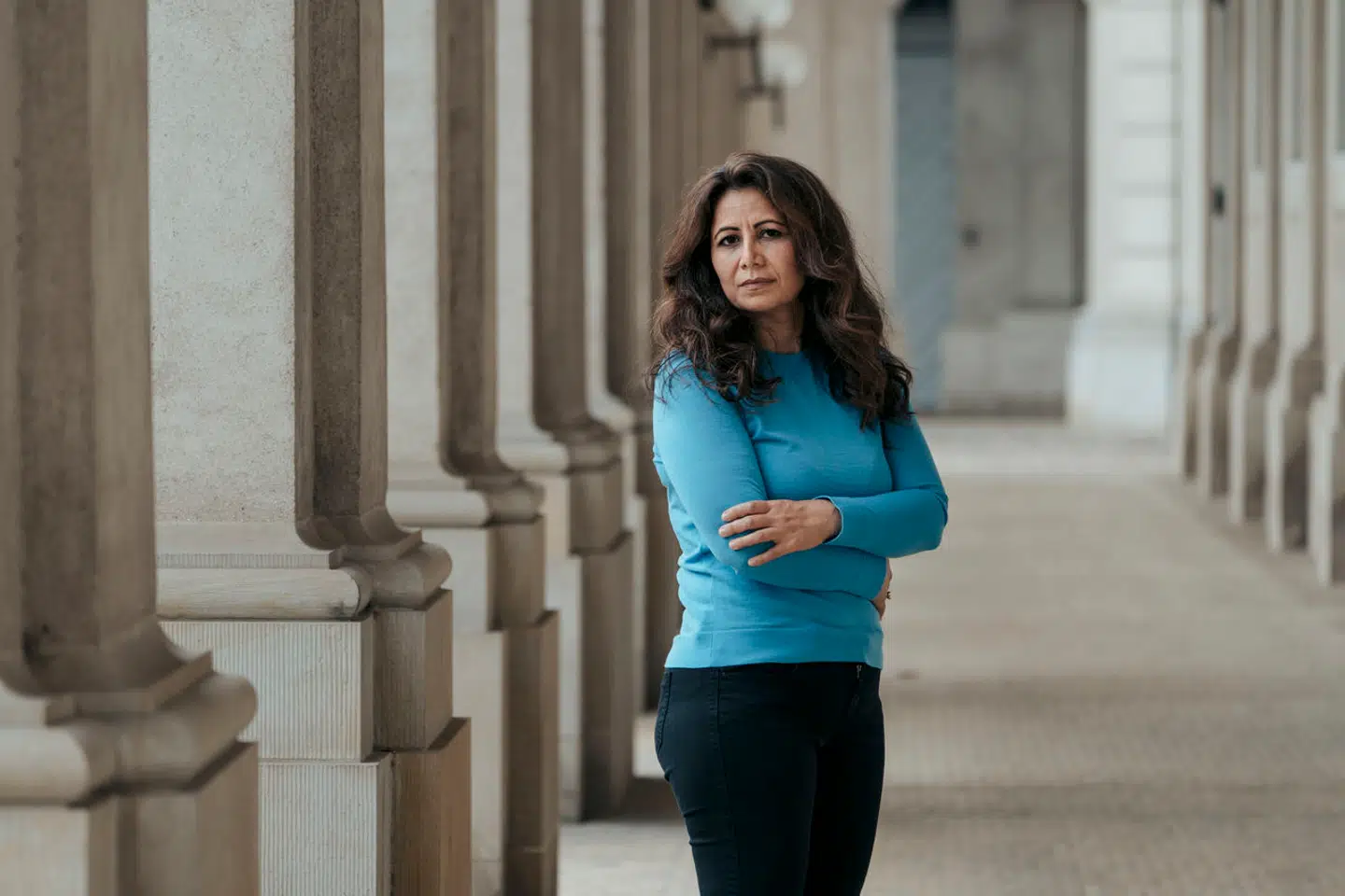 »Jeg har aldrig før oplevet, at det har været så svært at få mennesker, som normalt taler sammen og samarbejder, til at være i samme rum,« skriver Özlem Cekic.