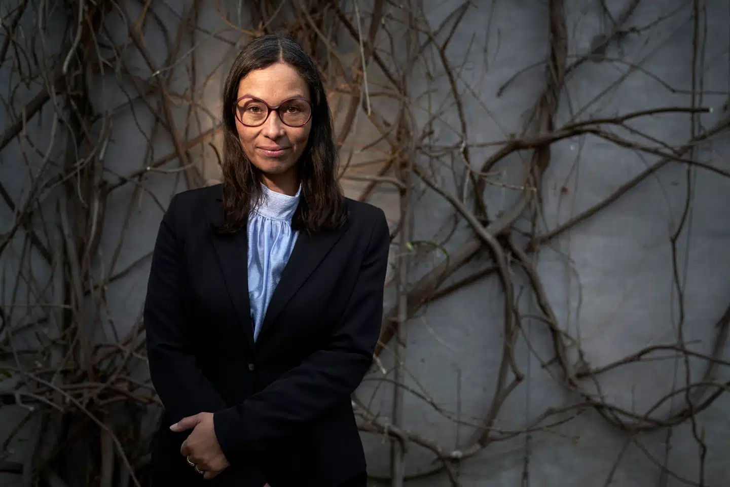 »At lytte til andre, handler både om at få andre mennesker til at føle sig hørt og give dem lyst til at søge råd og vejledning hos én,« skriver Josefine Campbell, der er ledelsescoach, foredragsholder og forfatter.