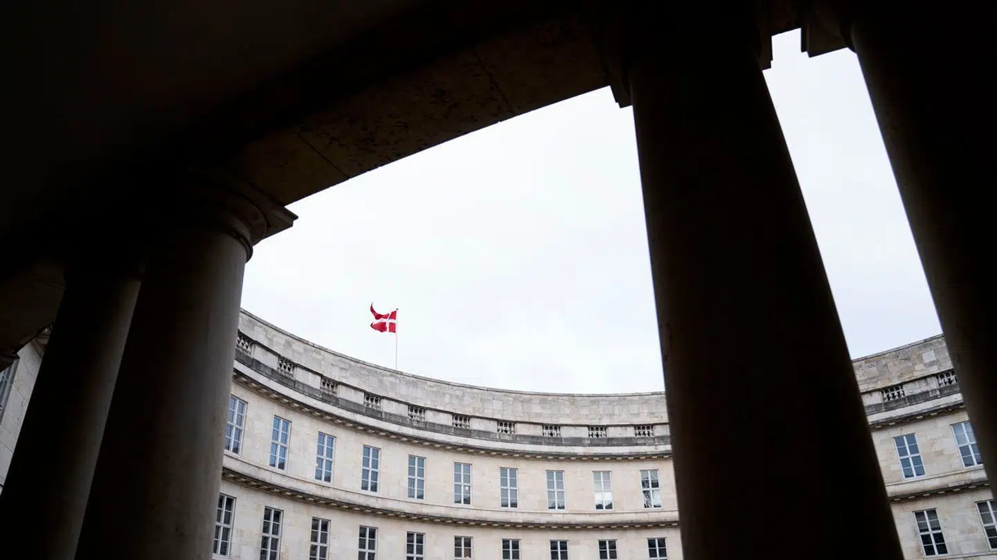 På Politigården i København vil politiet og PET senere torsdag fortælle om sagen.