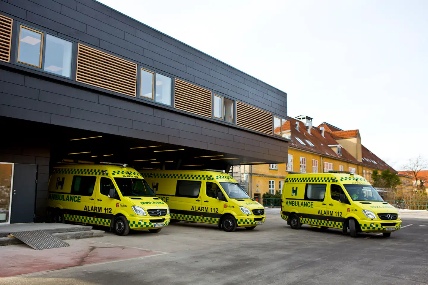 Danskerne ringer 112 hyppigere og hyppigere for at »bestille en ambulance«, men en del kunne mere hensigtsmæssigt have fået hjælp på anden vis, vurderer Danske Regioner.
