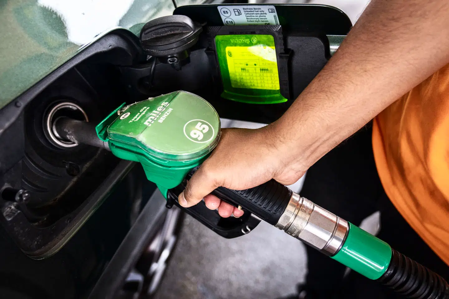 Arkivfoto. Det bliver markant dyrere at tanke benzin eller diesel i de kommende år. Det starter 1. januar.