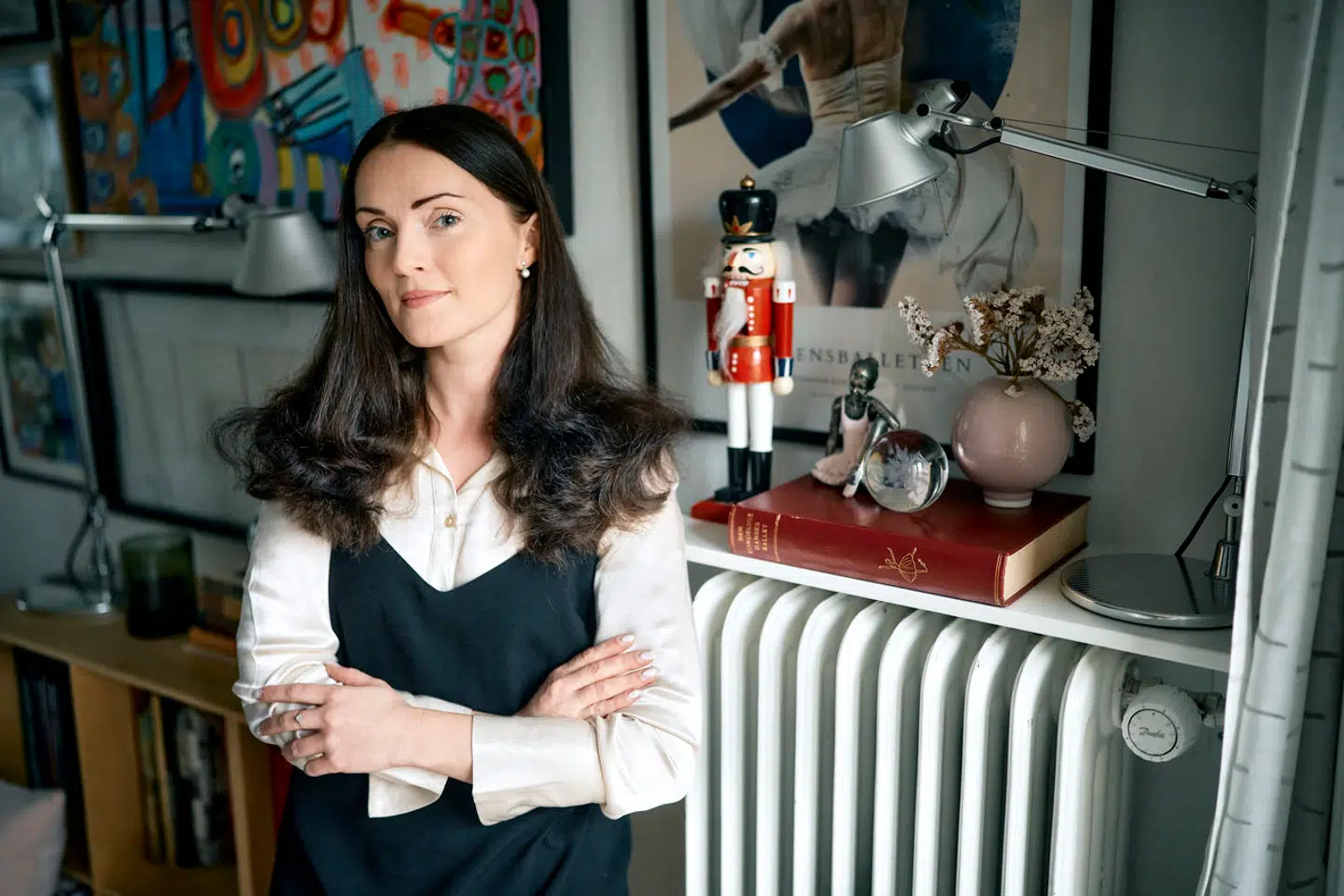 Når stressens kvælertag sugede farverne ud af mit syn, slæbte jeg mig ind i tryllesalen. Og så sad jeg der og mærkede balletdanserne fjedre i mørket og fik luft lidt efter lidt, trin efter trin. Sådan skriver Nana Langhoff i denne kronik.