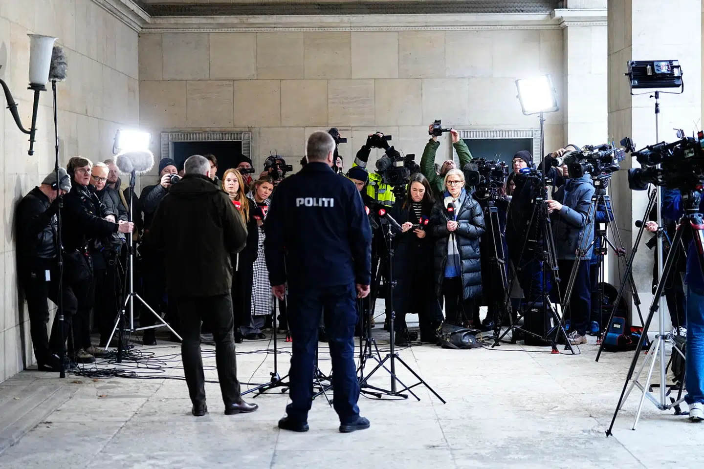 Pressen var talstærkt til stede, da Politiet og PET en decembermorgen sidste år fortalt om den aktion, der netop havde fundet sted.