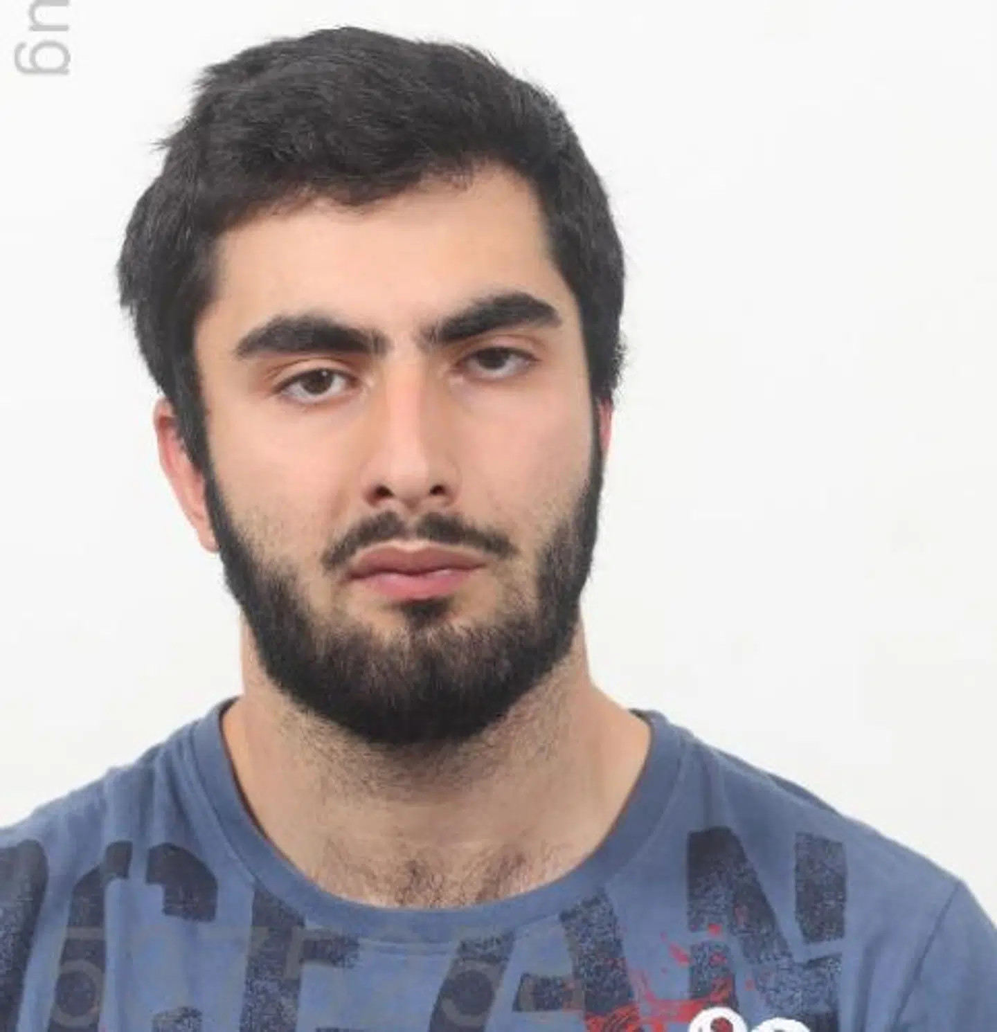 21-årige Emre Aktas er efterlyst af Københavns Vestegns Politi i forbindelse med en sag om grov vold.