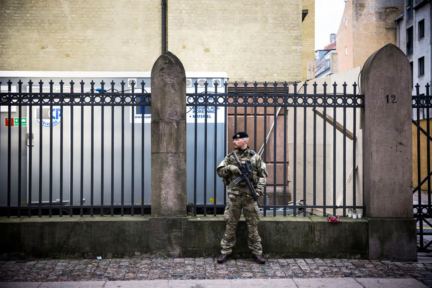 Forsvarets politi foran den Københavns Synagoge i Krystalgade.